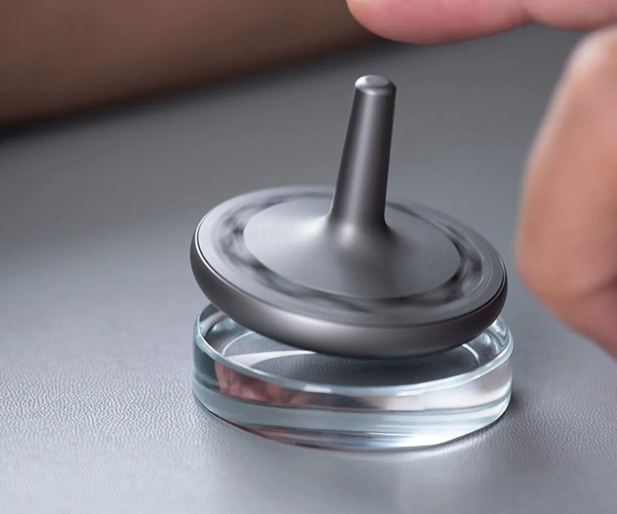 Zephyra: Scent-Diffusing Spinning Top