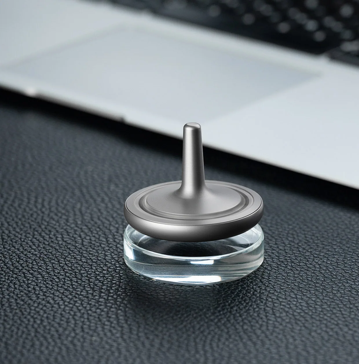Zephyra: Scent-Diffusing Spinning Top